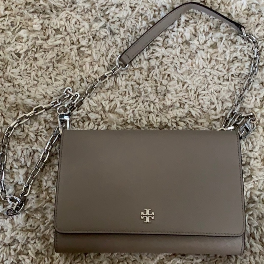 Tory Burch wallet on chain